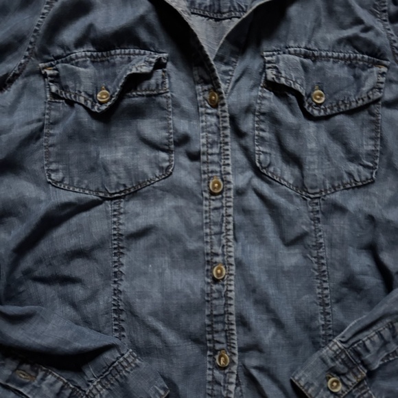 Cloth + Stone Anthropologie Blue denim button-up shirt with relaxed fit Size XS - Picture 4 of 7